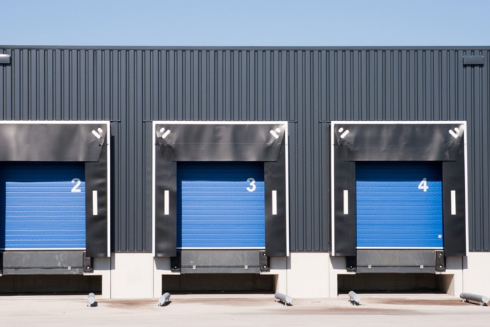 Yükleme Rampası ve Depo Kapısı